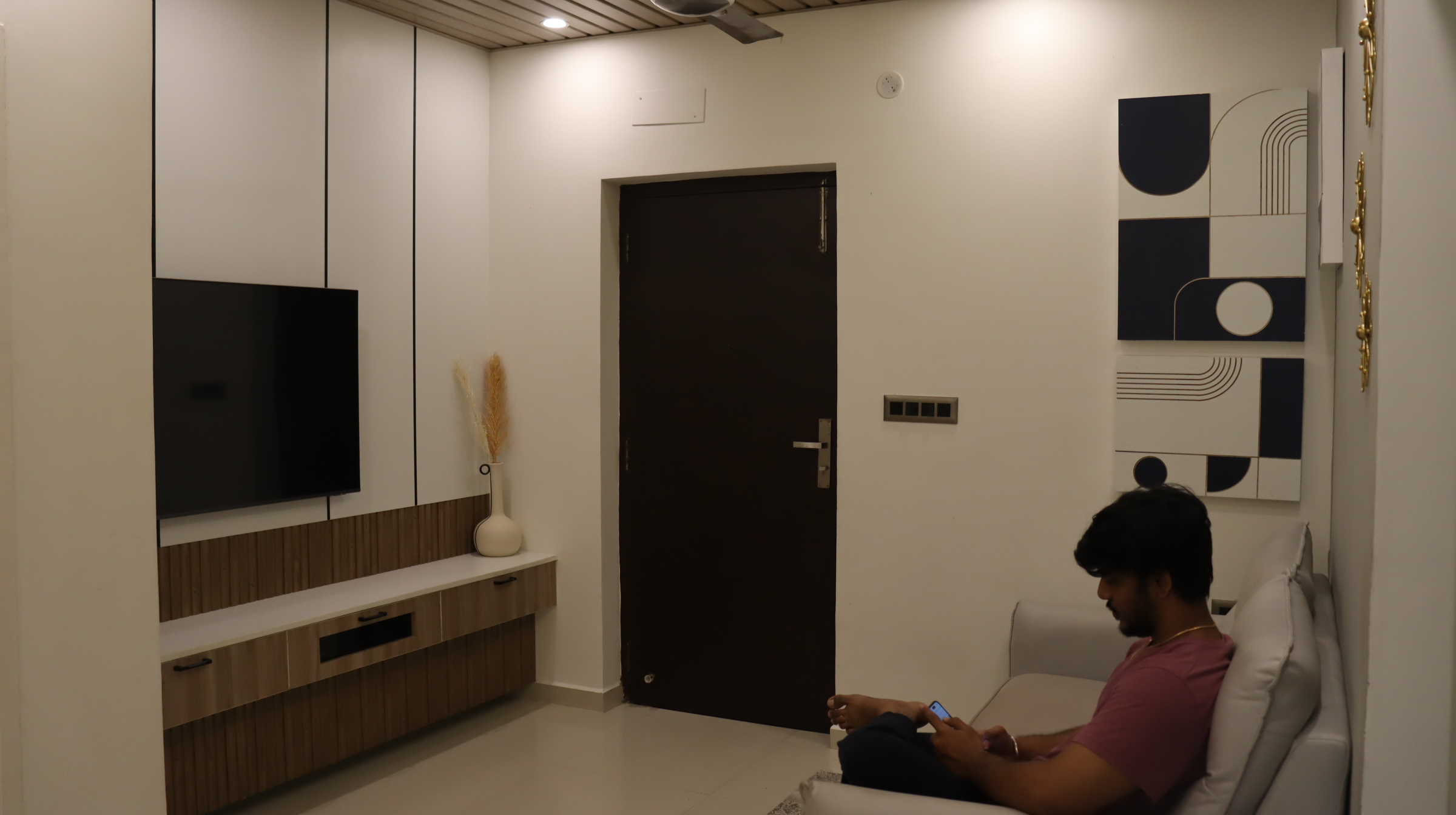 Bachelor Pad - view 3